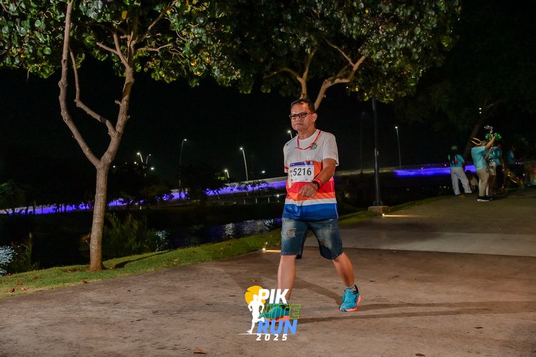Race photo from PIK NITE RUN 2025