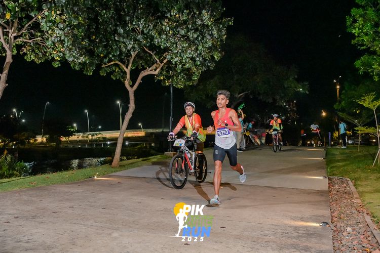 Race photo from PIK NITE RUN 2025