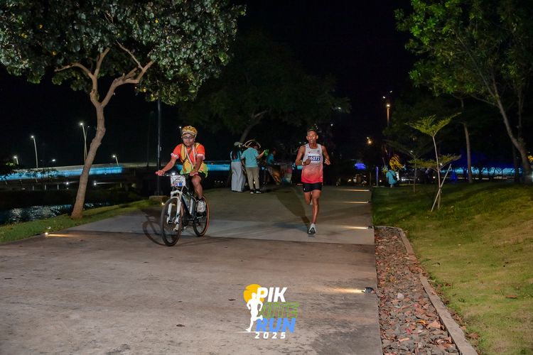Race photo from PIK NITE RUN 2025