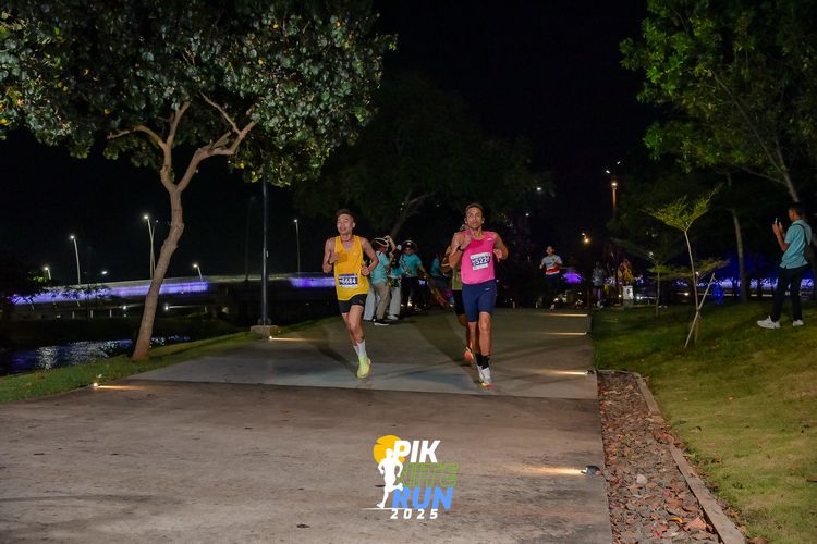 Race photo from PIK NITE RUN 2025