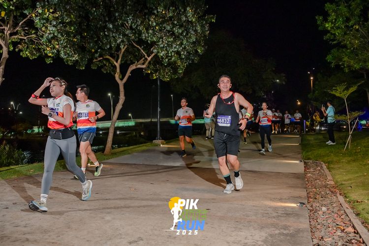 Race photo from PIK NITE RUN 2025