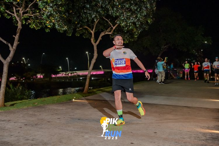 Race photo from PIK NITE RUN 2025