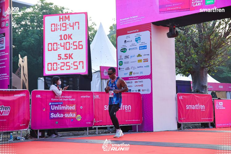 Race photo from Smartfren Run 2025 