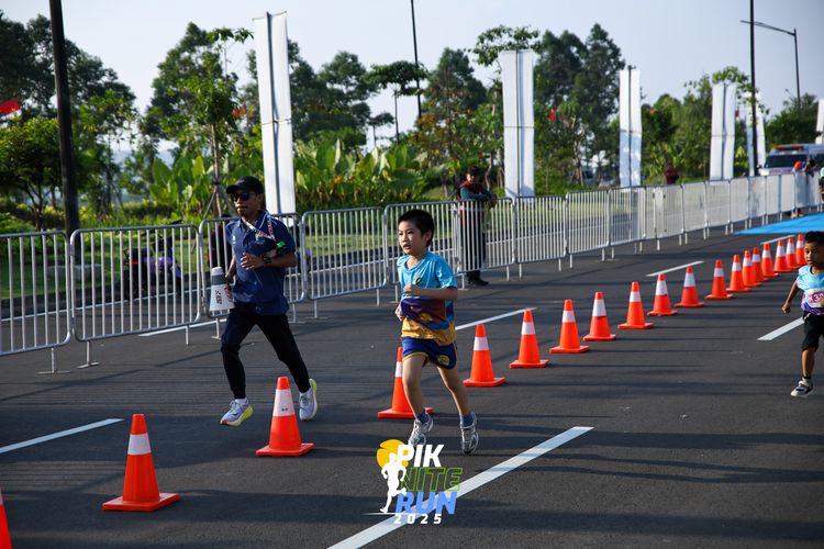 Race photo from PIK NITE RUN 2025