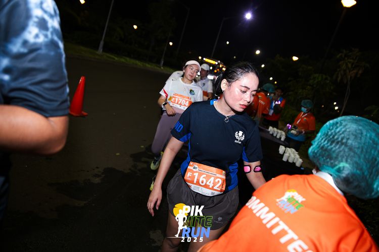 Race photo from PIK NITE RUN 2025