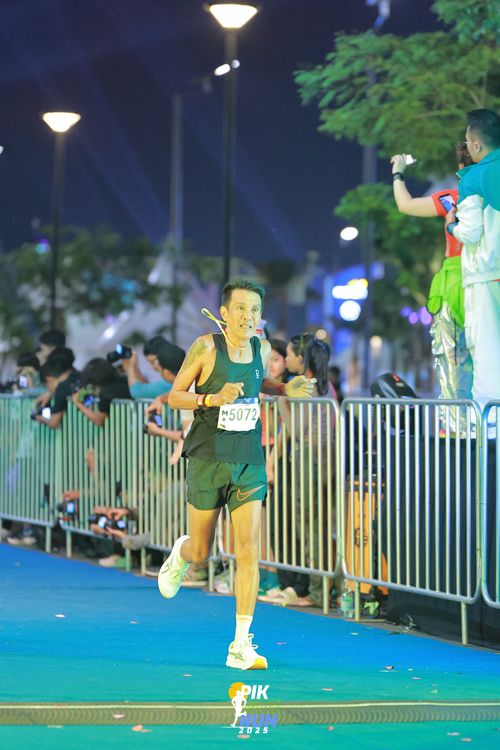 Race photo from PIK NITE RUN 2025