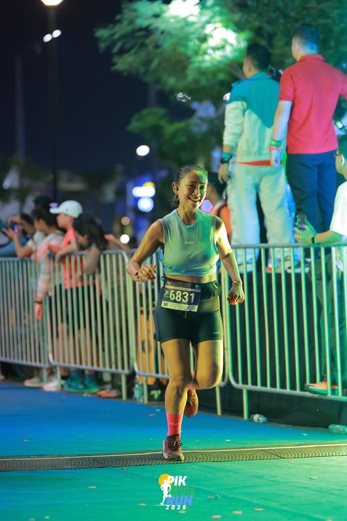 Race photo from PIK NITE RUN 2025
