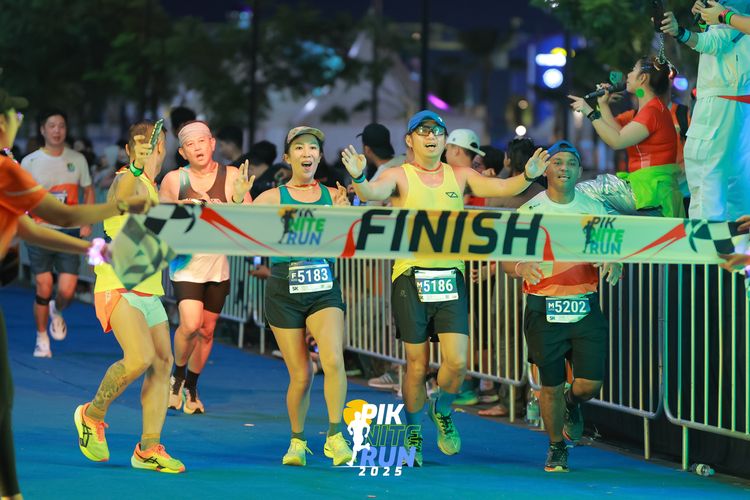 Race photo from PIK NITE RUN 2025