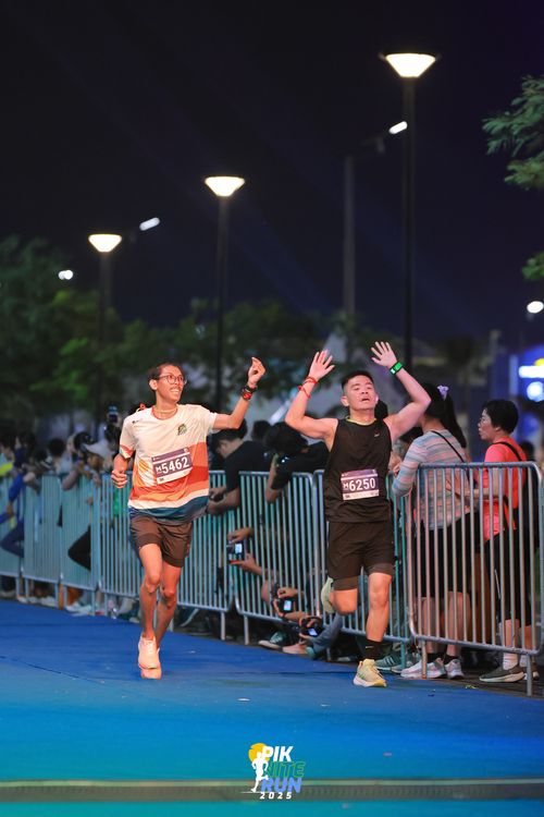 Race photo from PIK NITE RUN 2025