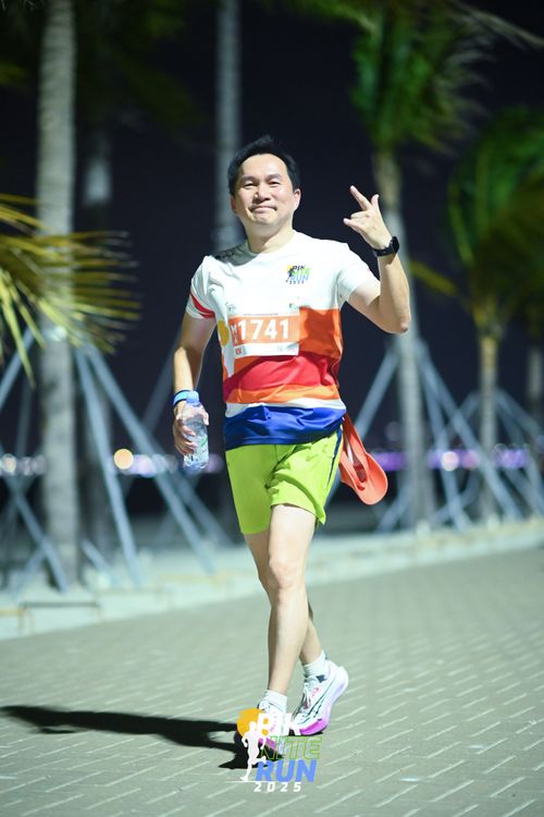 Race photo from PIK NITE RUN 2025