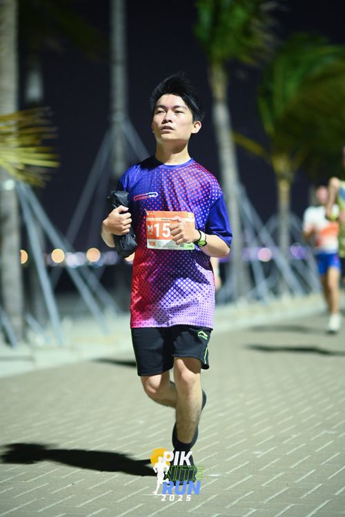 Race photo from PIK NITE RUN 2025