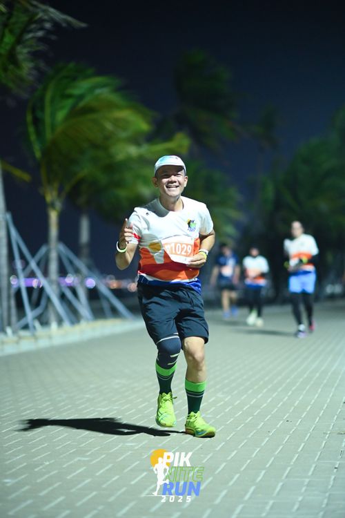Race photo from PIK NITE RUN 2025