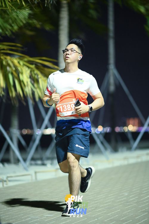 Race photo from PIK NITE RUN 2025
