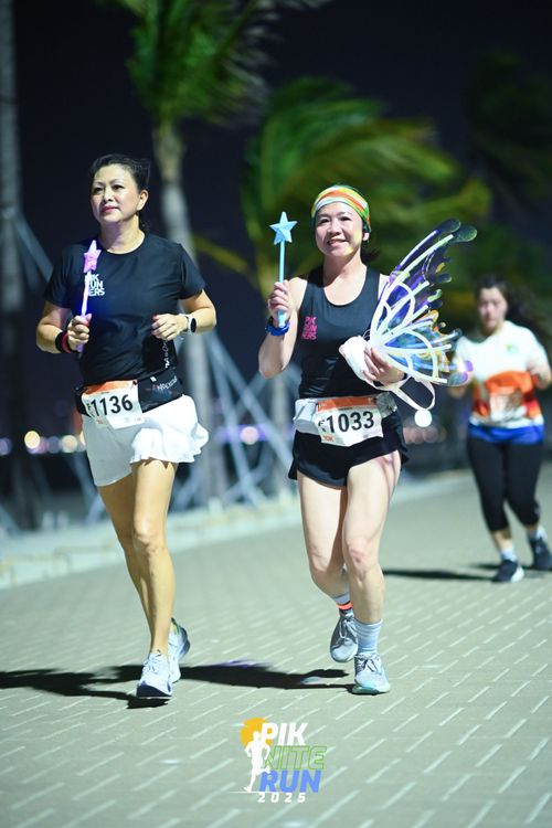 Race photo from PIK NITE RUN 2025