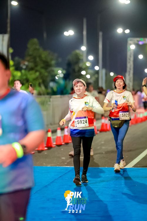 Race photo from PIK NITE RUN 2025