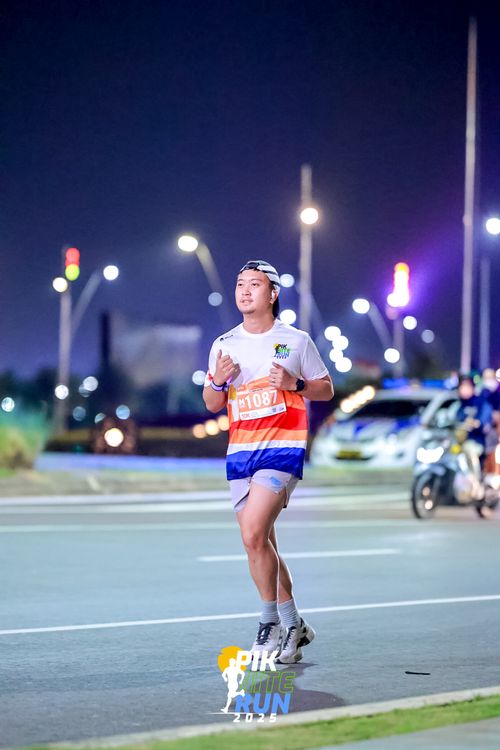Race photo from PIK NITE RUN 2025