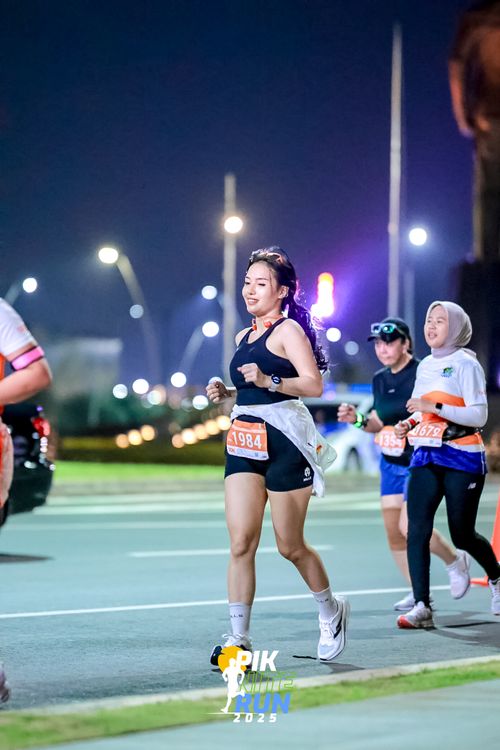 Race photo from PIK NITE RUN 2025