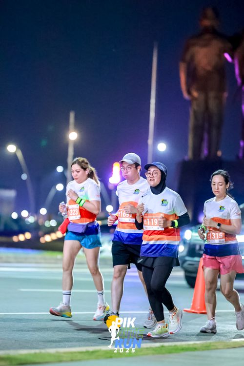 Race photo from PIK NITE RUN 2025