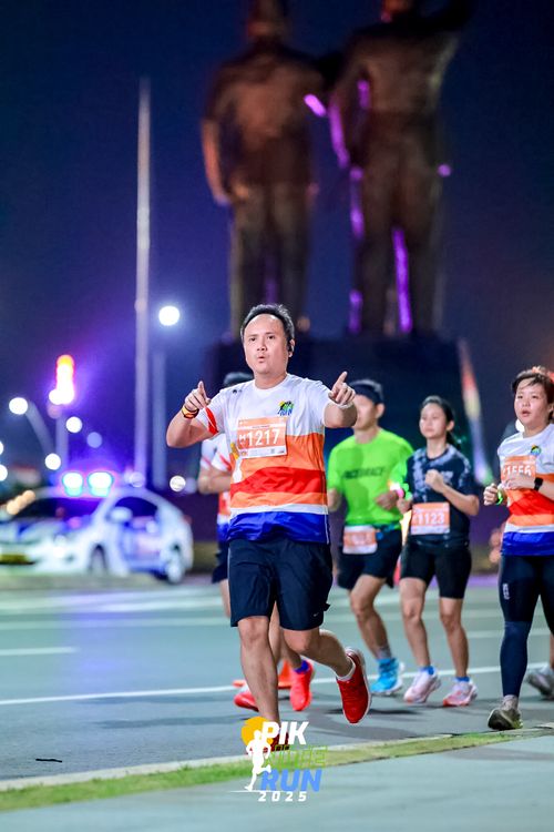 Race photo from PIK NITE RUN 2025
