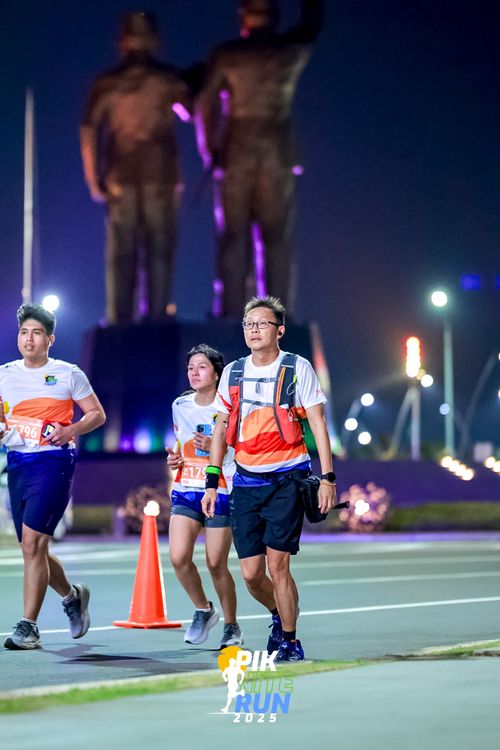 Race photo from PIK NITE RUN 2025