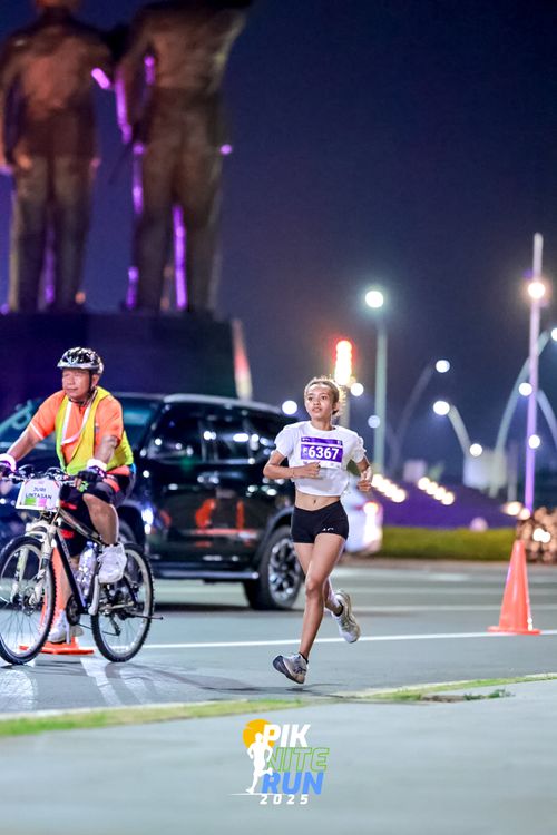Race photo from PIK NITE RUN 2025