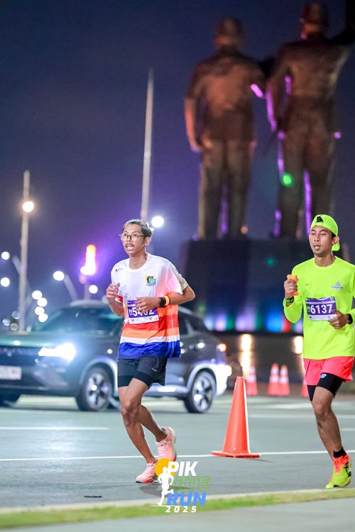 Race photo from PIK NITE RUN 2025