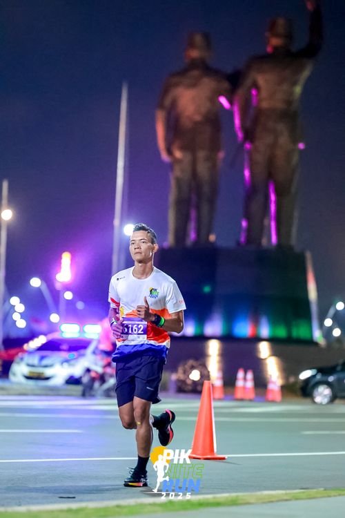 Race photo from PIK NITE RUN 2025