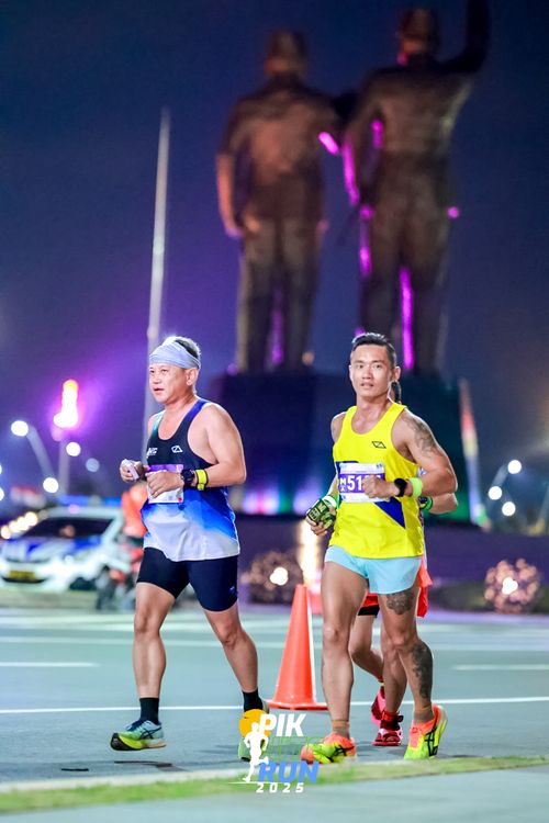 Race photo from PIK NITE RUN 2025