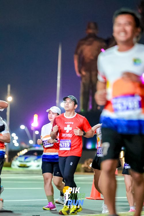 Race photo from PIK NITE RUN 2025