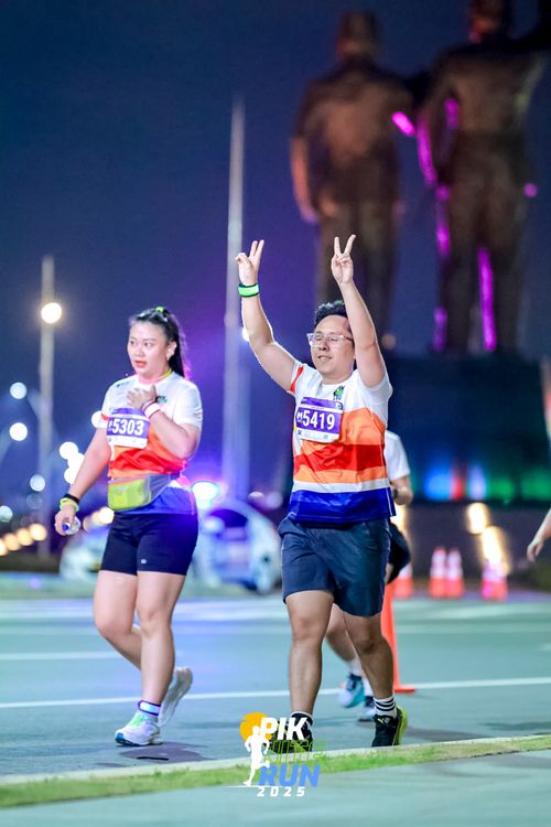 Race photo from PIK NITE RUN 2025