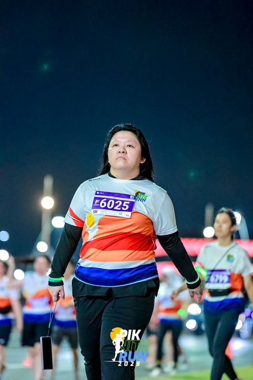 Race photo from PIK NITE RUN 2025