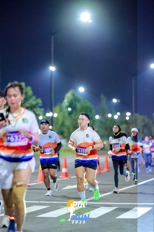 Race photo from PIK NITE RUN 2025