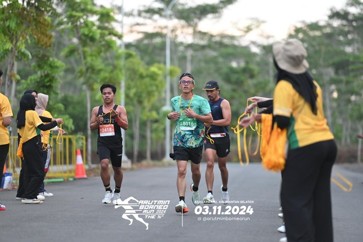 Race photo from Arutmin Borneo Run 2024