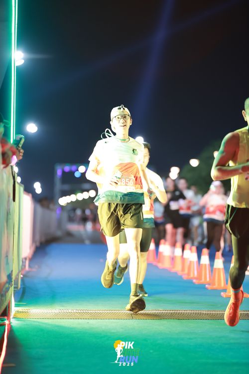 Race photo from PIK NITE RUN 2025
