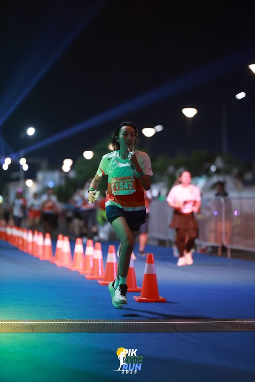 Race photo from PIK NITE RUN 2025