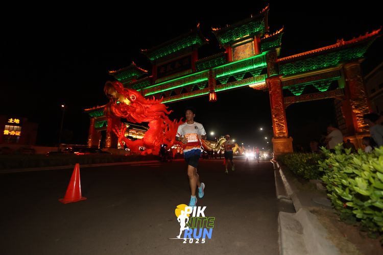 Race photo from PIK NITE RUN 2025
