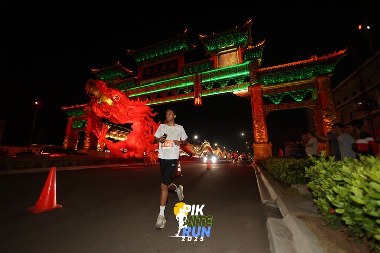 Race photo from PIK NITE RUN 2025