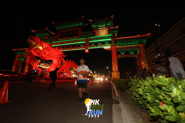 Race photo from PIK NITE RUN 2025