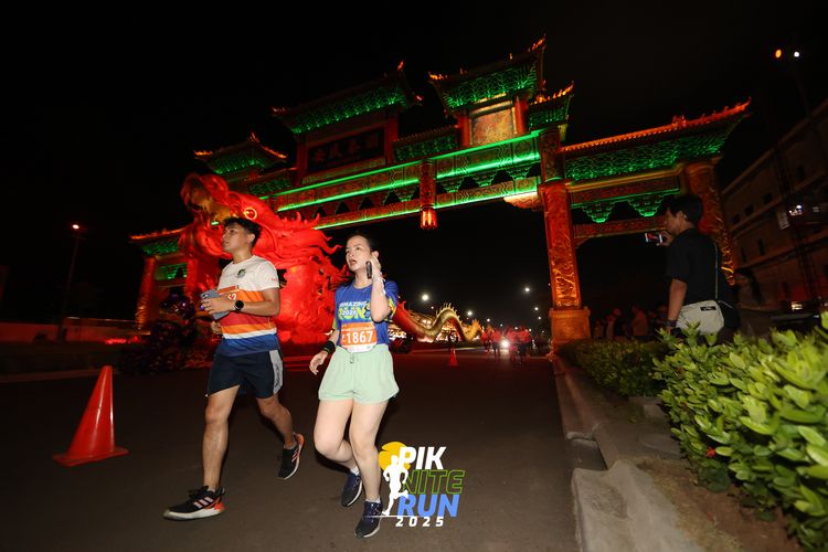 Race photo from PIK NITE RUN 2025
