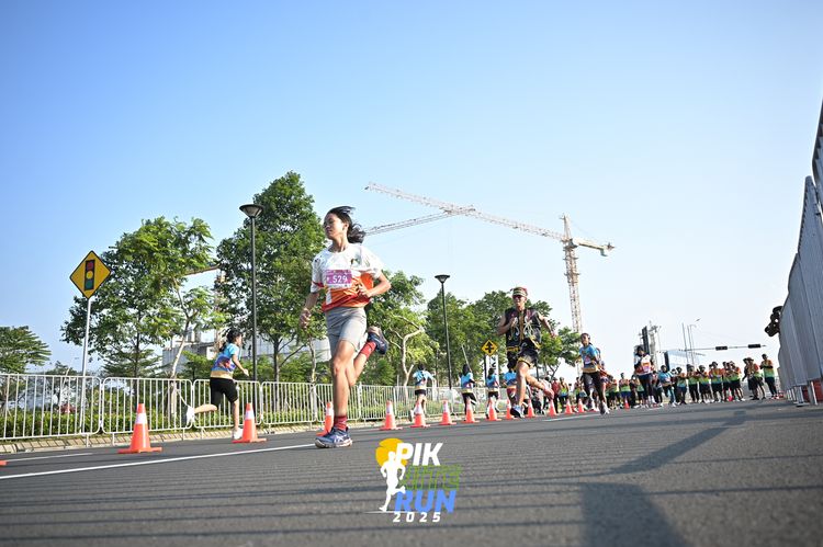 Race photo from PIK NITE RUN 2025