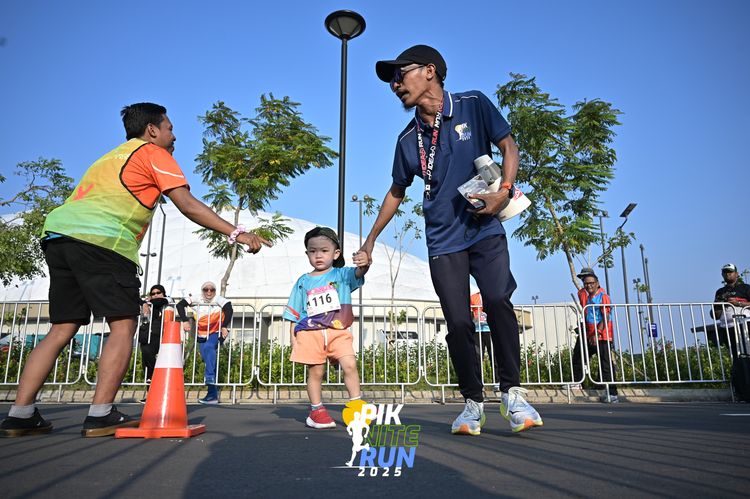 Race photo from PIK NITE RUN 2025