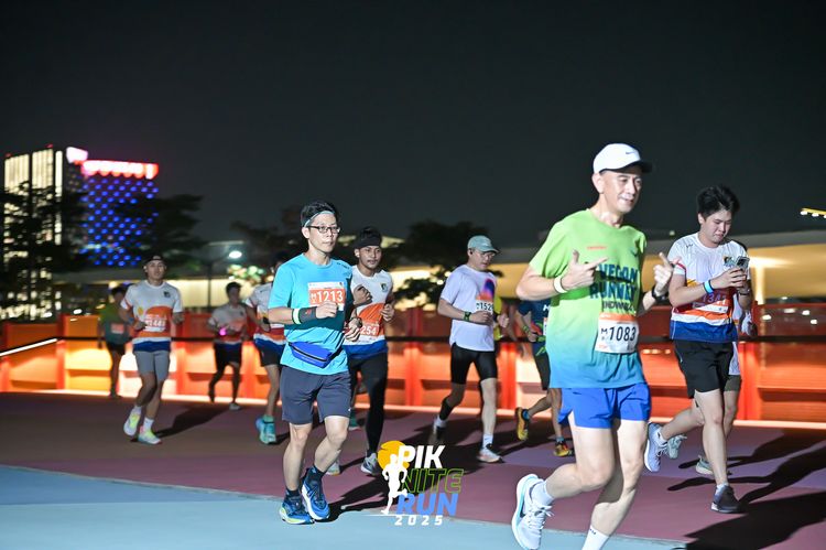 Race photo from PIK NITE RUN 2025