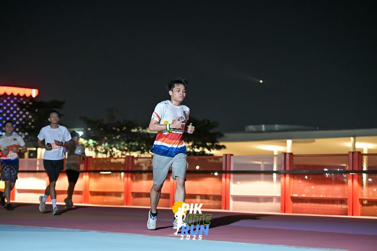 Race photo from PIK NITE RUN 2025