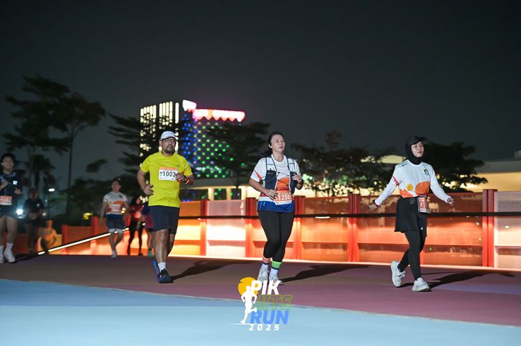 Race photo from PIK NITE RUN 2025