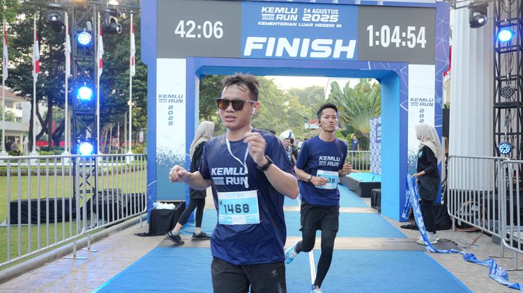 Race photo from KEMLU RUN 2025