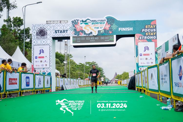 Race photo from Arutmin Borneo Run 2024