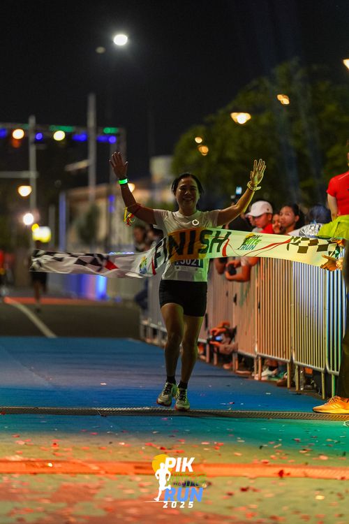 Race photo from PIK NITE RUN 2025