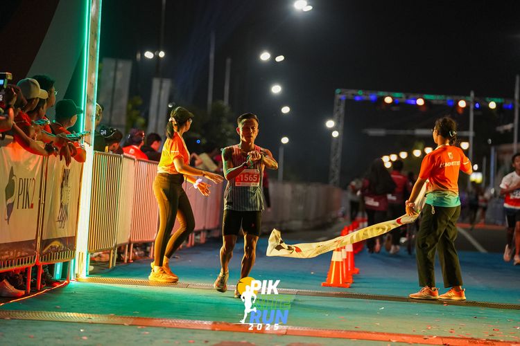Race photo from PIK NITE RUN 2025