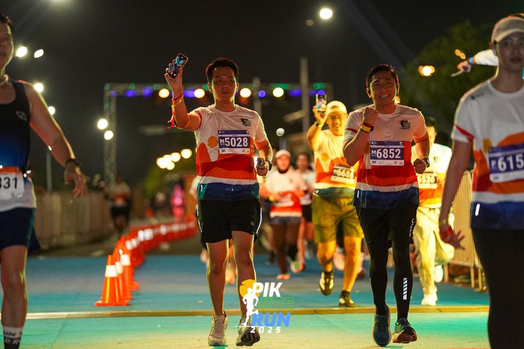 Race photo from PIK NITE RUN 2025