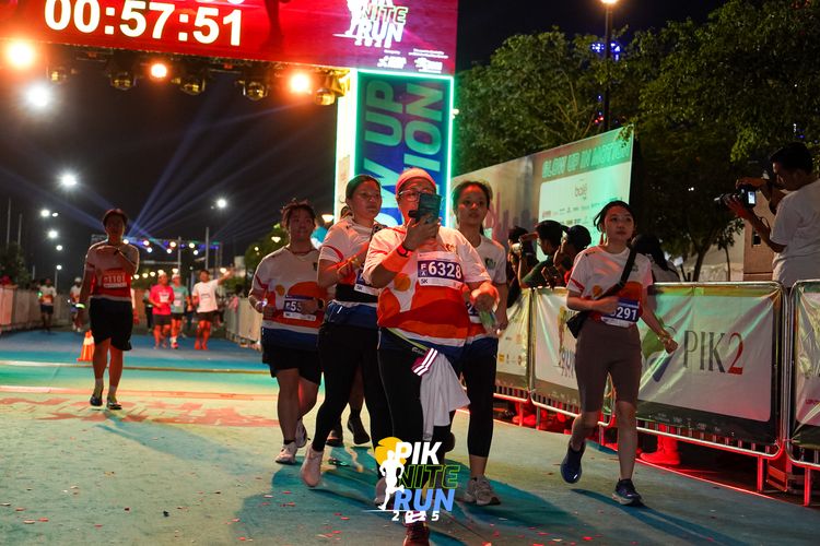 Race photo from PIK NITE RUN 2025